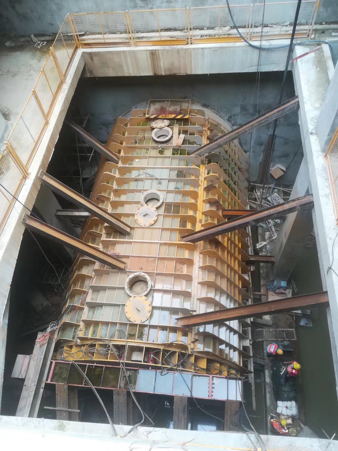 中國建筑第八工程有限公司南寧地鐵5號線鋼套筒安拆項目